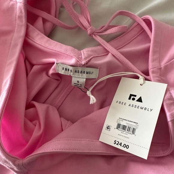 NWT‎ Women's Free Assembly Women's V-Neck Dress with Flounce Sleeves Sz Small - Picture 5 of 5